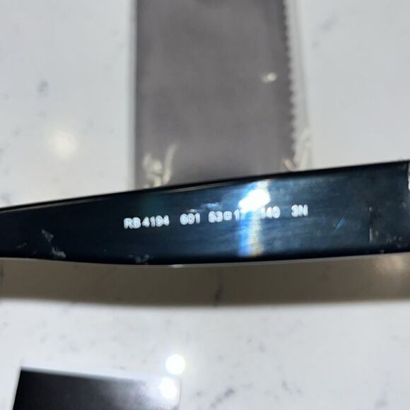 New men’s RAY-BAN RB4194 53mm POLISHED BLACK lenses UNISEX SUNGLASSES w/ CASE - Picture 5 of 5